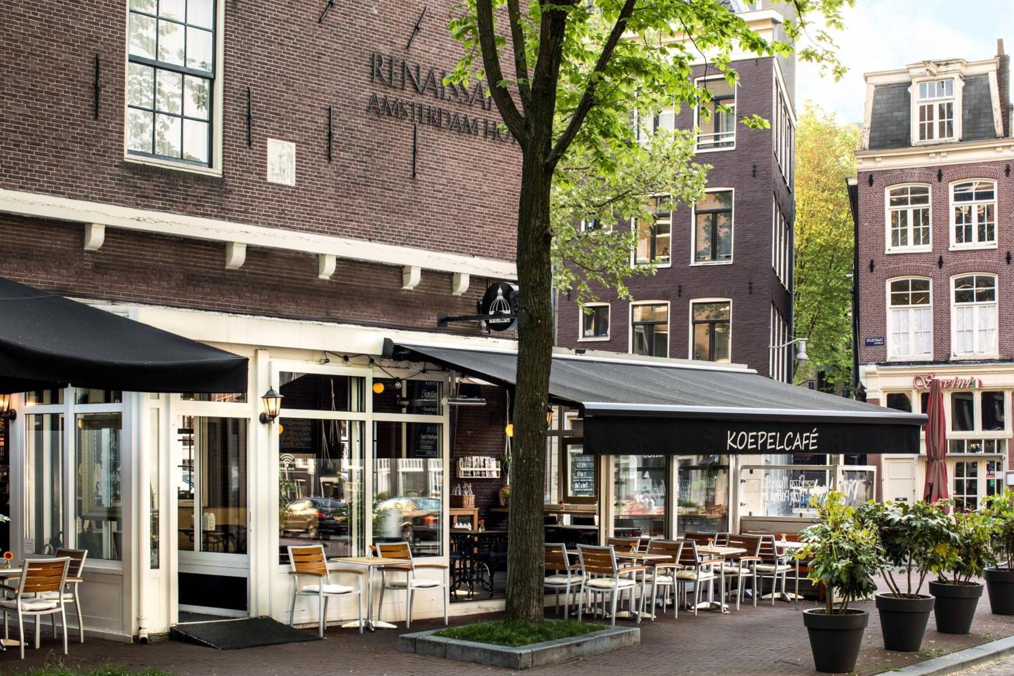 โรงแรมเรอแนสซองซ์ รอตเทอร์ดัม อัมสเตอร์ดัม ภายนอก รูปภาพ A typical coffee shop in Amsterdam