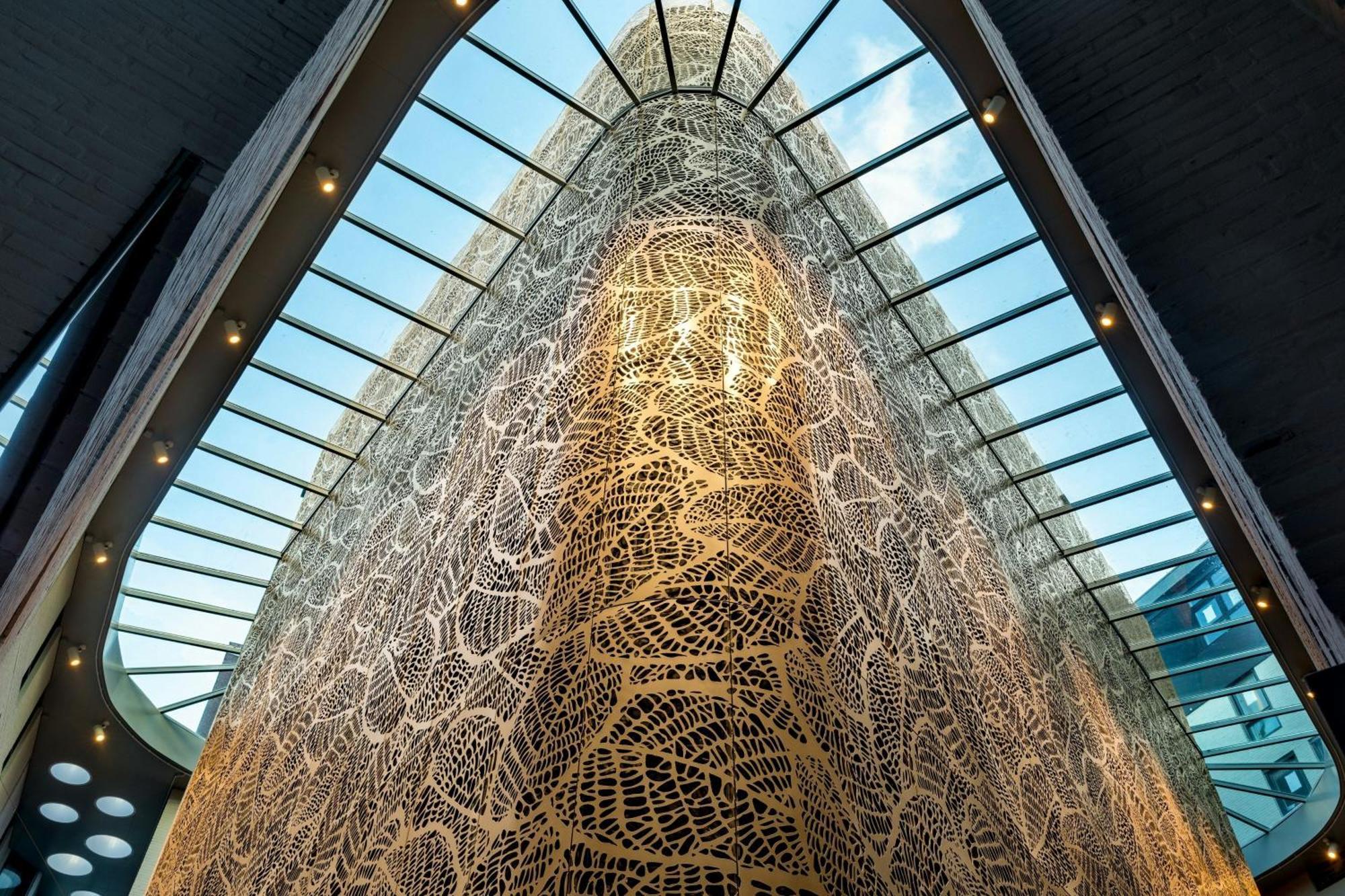 โรงแรมเรอแนสซองซ์ รอตเทอร์ดัม อัมสเตอร์ดัม ภายนอก รูปภาพ The interior of the National Museum of the Marine Corps